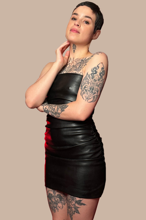 Жас аққұбалар сорады Нейлон фетиш қыздары